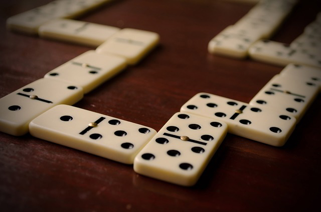 Dominoes