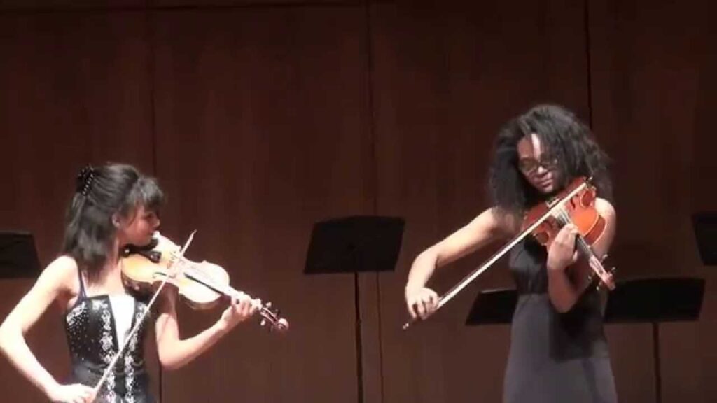 Violist Mira Williams and violinist Adé Williams