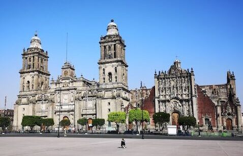 Mexico City Cathedral photo credit laurentiu-morariu